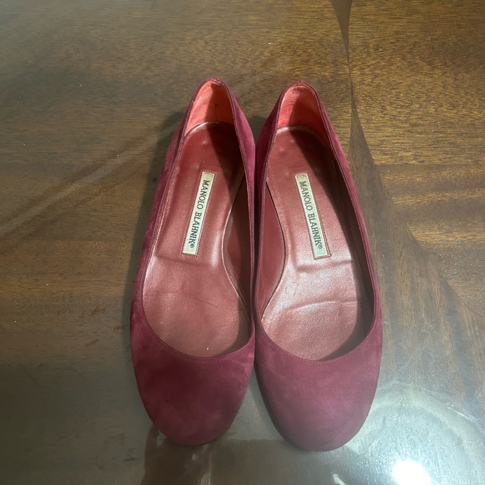Manolo Blahnik Suede flats